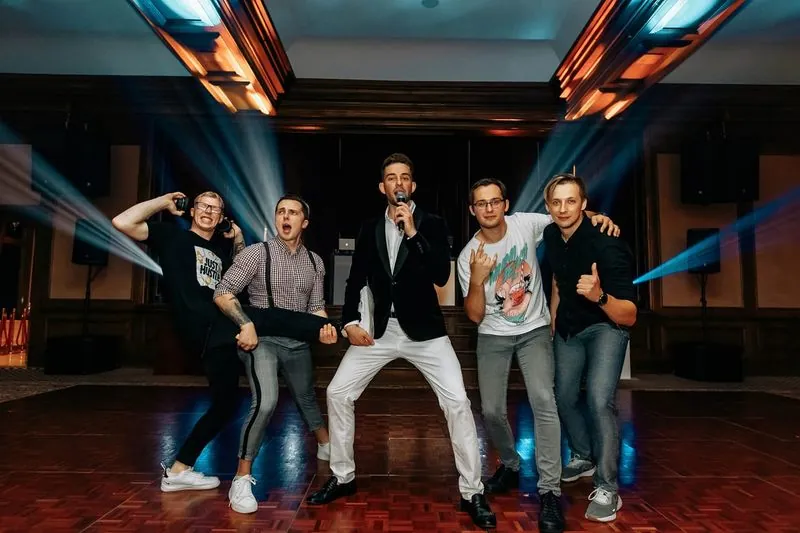 Vedėjas + DJ – renginio akimirka